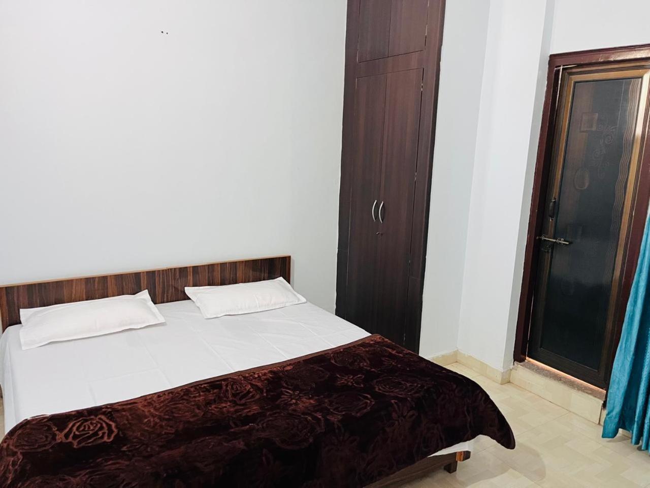 Hotel Kaushik Bhawan Rishīkesh Exterior foto